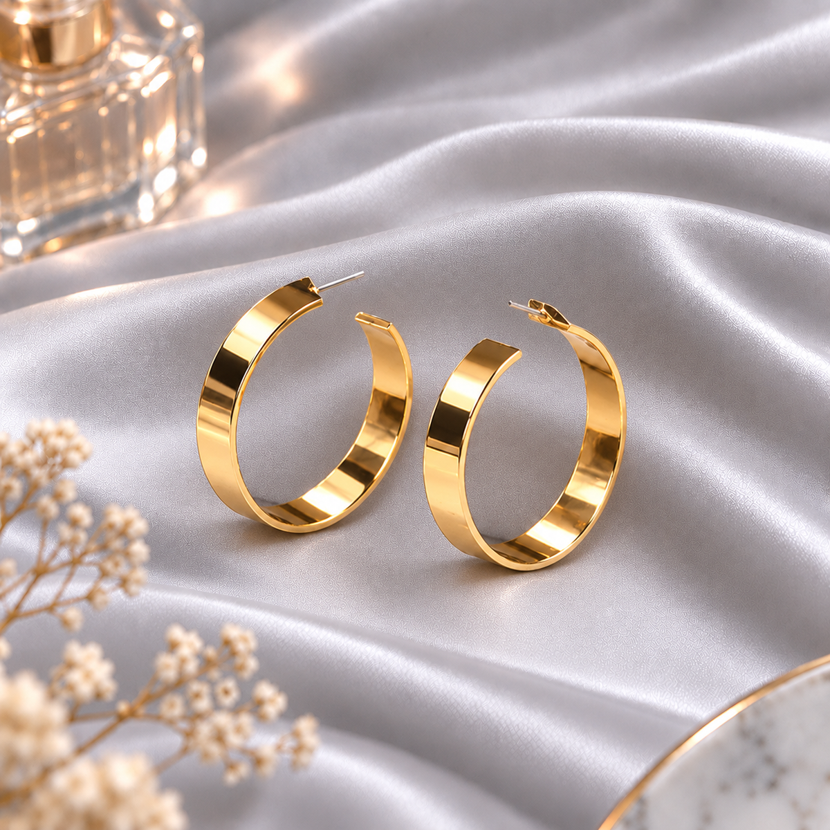 Golden loop- Metallic hoop earrings