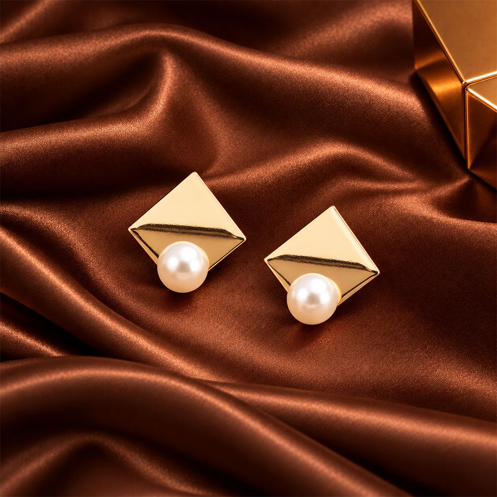 Pearly Gem- Pearl and metal stud earrings