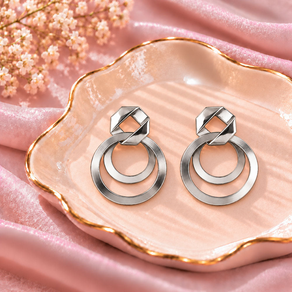 Frame glow- Silver dangler earrings