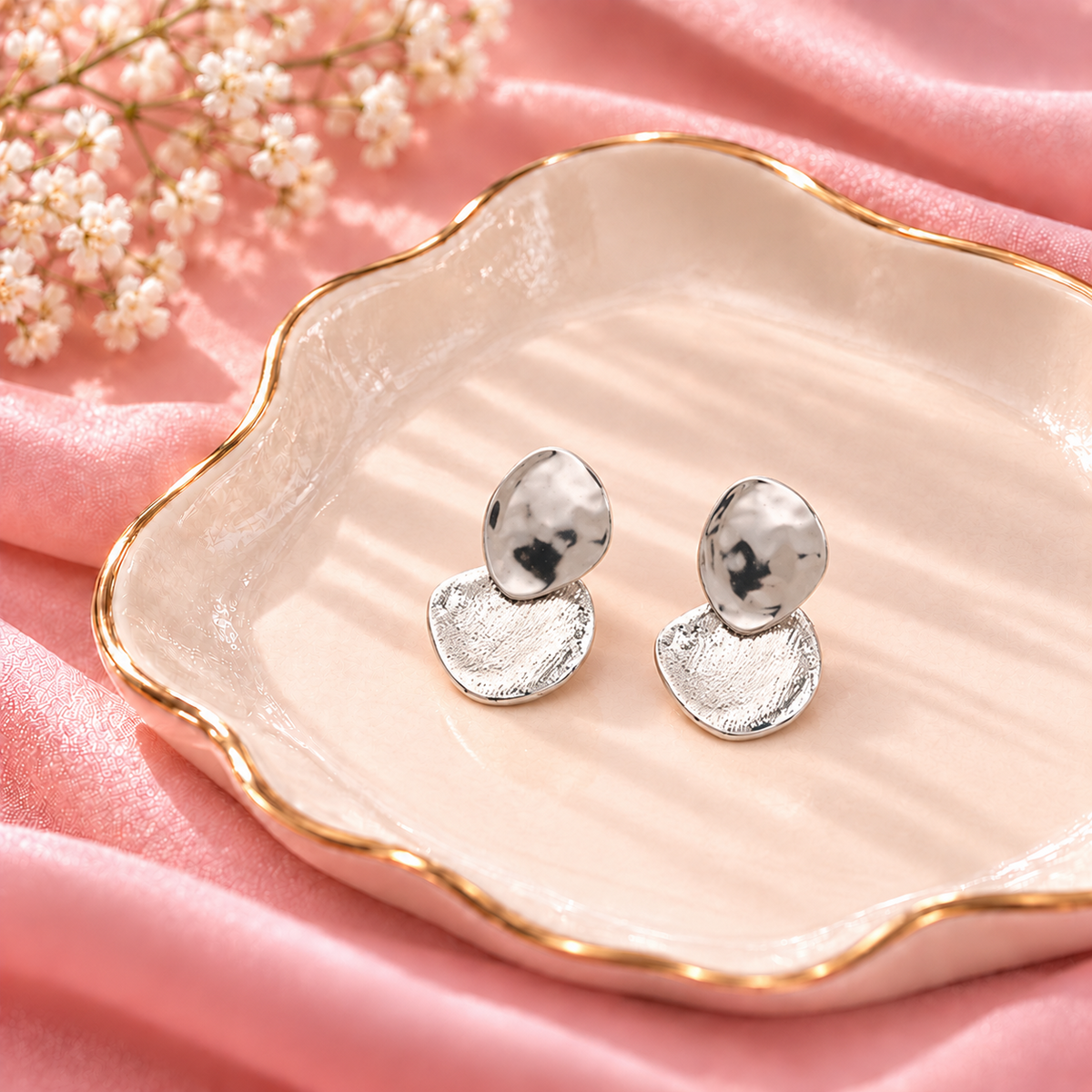 Lume edge- Metallic dangler earrings