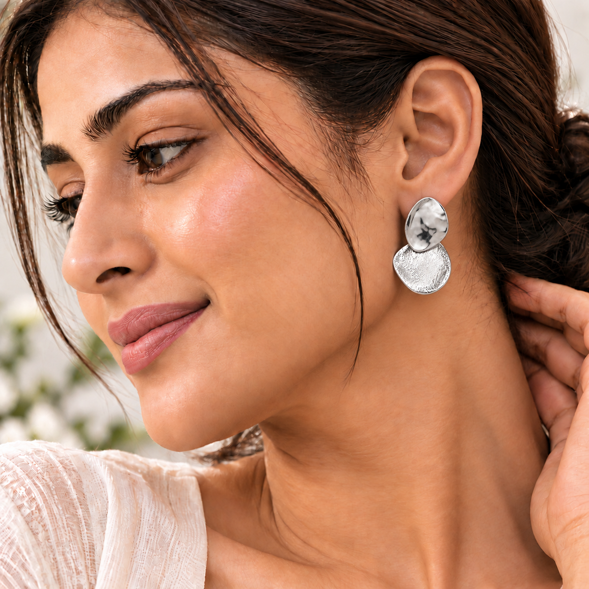 Lume edge- Metallic dangler earrings