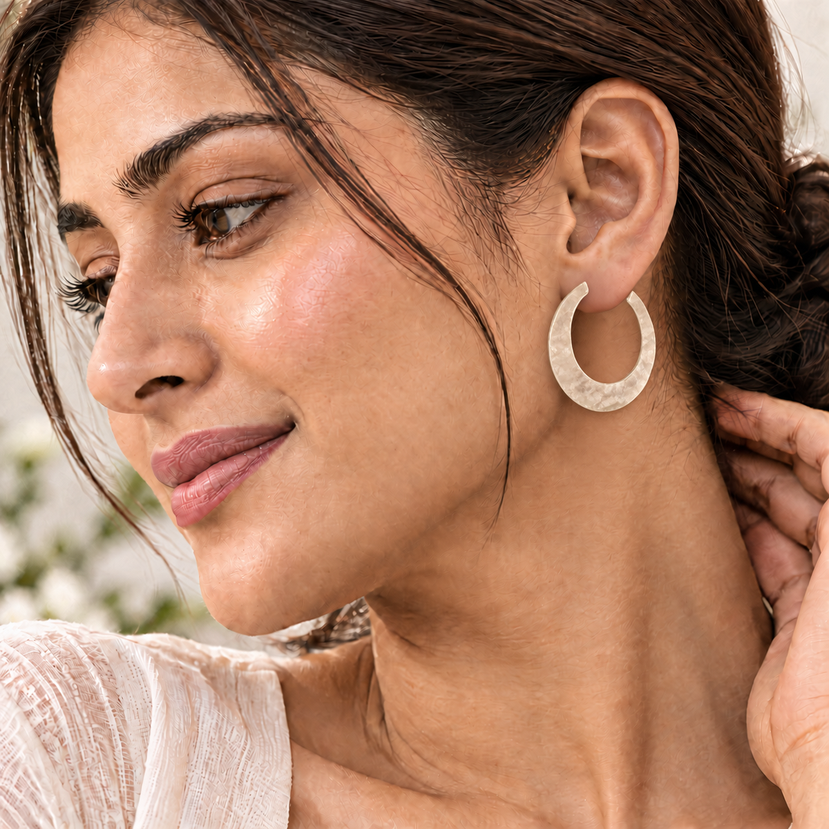 Glow- Metallic golden hoops earrings