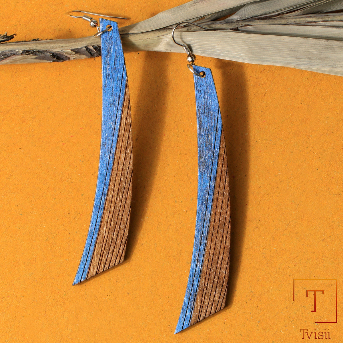 Lusture piece- Shiy dangler earrings